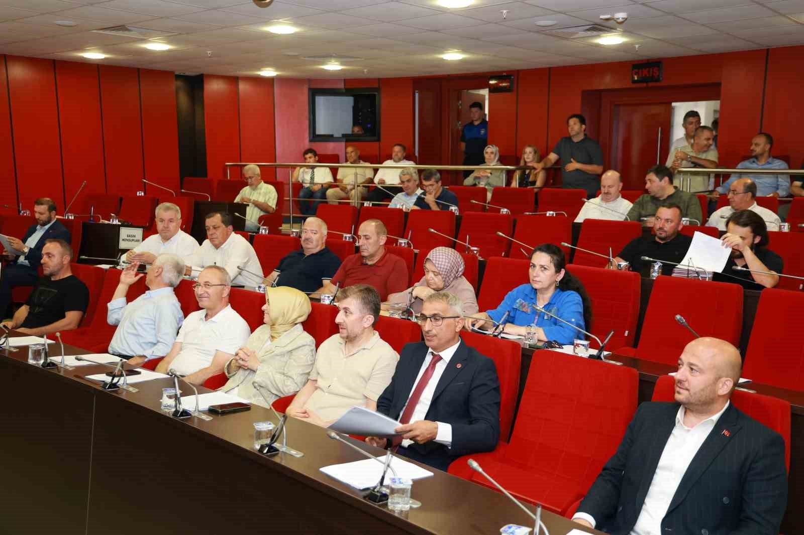 gebze-meclisi-nden-universitelilere-12-bin-tl-destek