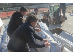 Depremzedelere Çadır Dağıtılmaya Başlandı