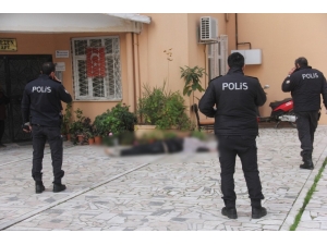 Ölen Şahsın Başından Bir An Olsun Ayrılmadı