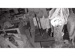 Mağazada Deprem Anı Kamerada