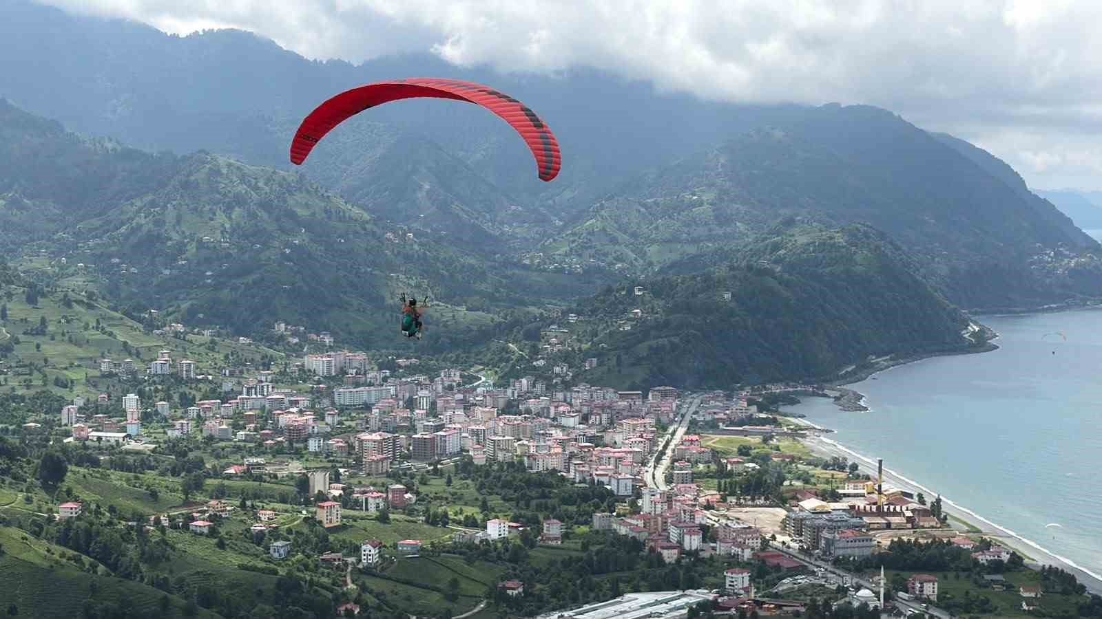 artvin-de-yamac-parasutu-turkiye-sampiyonasi-heyecani-basladi