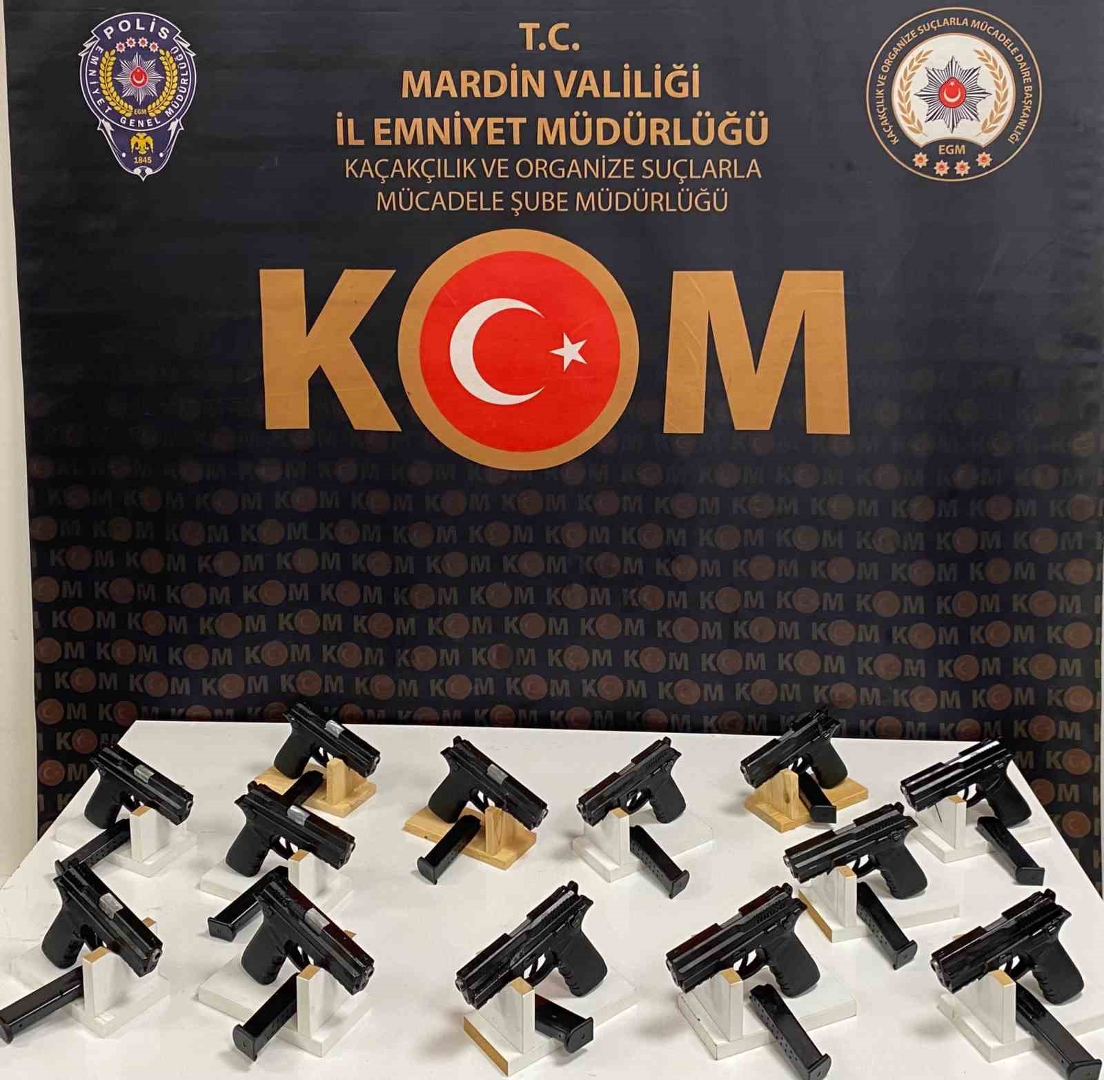 mardin-de-13-ruhsatsiz-tabanca-ele-gecirildi