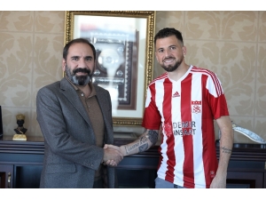 Claudemir, Sivasspor İle Resmi Sözleşmeyi İmzaladı