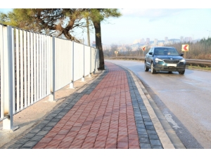 İzmit’de Caddeler Kaldırımlarla Düzenleniyor