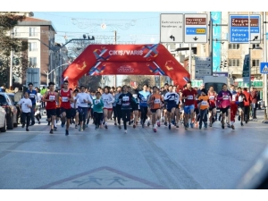 İki Gazi’nin Buluşması Onuruna Koştular