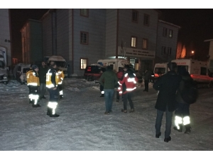 Van’dan 32 Kişilik Sağlık Ekibi Elazığ’a Gitti