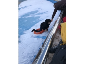 Karaman’da Düştüğü Suni Göletten Çıkamayan Çocuğu Afad Kurtardı