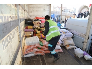 Depremzedeler İçin Başlatılan Kampanyaya Destek Çığ Gibi Büyüyor