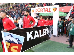 Kayserispor - Mke Ankaragücü Maçı Öncesi Saygı Duruşu