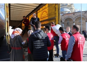 6 Yaşındaki Muhammet Depremzedeler İçin Giydiği Montu Gönderdi