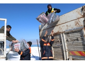 Edremit Belediyesinin İlk Yardım Tırı Yola Çıktı