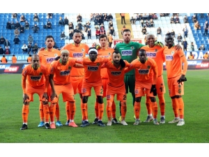 Süper Lig: Kasımpaşa: 0 - Aytemiz Alanyaspor: 1 (İlk Yarı)