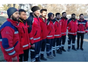 Enkaz Altındaki Azize Çelik İle Görüşen Umke Görevlisi O Anları Anlattı