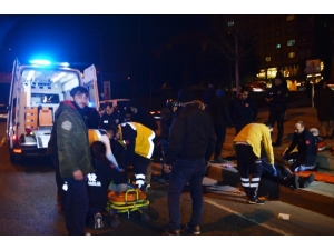 Otomobil Önüne Çıkan Motosiklete Çarptı: 2 Yaralı