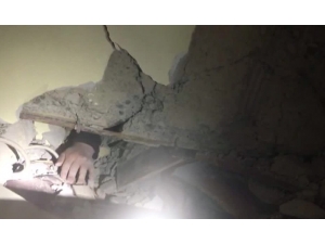 Azize, Enkazın Altından 17 Saat Sonra Böyle Kurtarıldı