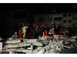 Enkazda Arama Kurtarma Çalışmaları Devam Ediyor