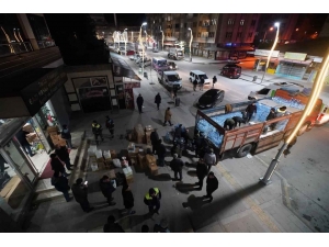 Yardım Malzemeleri Gece Yola Çıktı