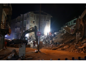 Arama Kurtarma Çalışmaları Eğitimli Köpekle Aralıksız Devam Ediyor