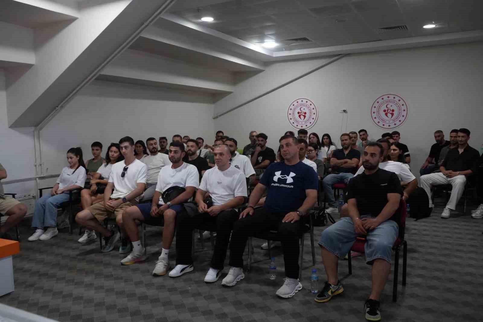 mentese-de-boks-antrenorluk-kursunun-ilk-adimi-atildi