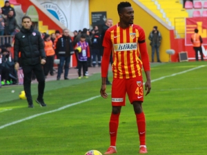 Bernard Mensah Kart Cezalısı