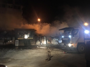 Kağızman’da Çıkan Yangında 6 İş Yeri Yandı