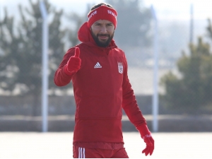 Yasin Öztekin: “Takıma Katkı Sağlamak İstiyorum”