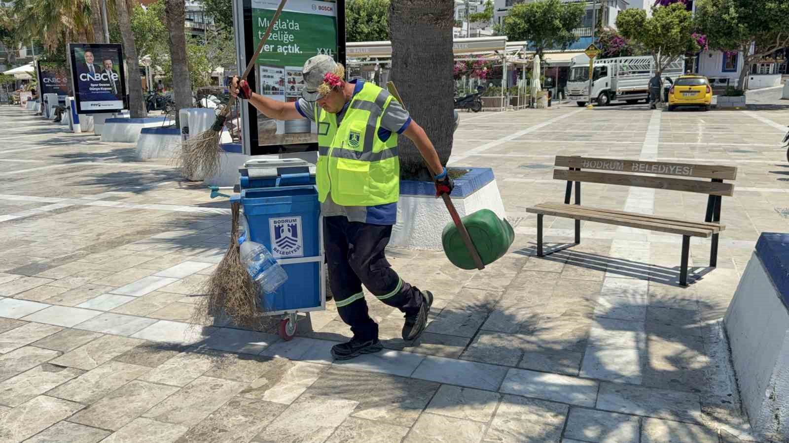 bodrum-sokaklarini-muzikle-temizliyor