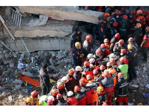 Elazığ’da Sürsürü Mahallesi’ndeki Enkazdan 3 Ceset Çıkarıldı