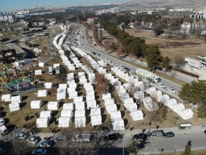 Depremden Etkilenen Vatandaşlar ‘Çadır Kentlerde’ Yaşıyor