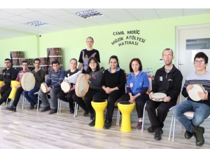 Özel Öğrenciler İletişim Becerilerini Müzikle Geliştiriyor