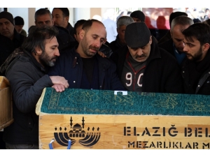Elazığ’daki Depremde Hayatını Kaybeden 5 Kişilik Aile Son Yolculuğuna Uğurlandı