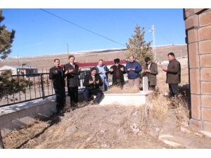 Aşık Yılmaz Şenlikoğlu Mezarı Başında Anıldı