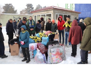 Ağrı Sporlu Taraftarlardan Elazığ’a Yardım