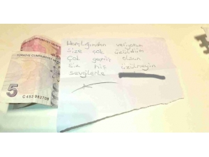 Yardım Paketinin İçine Notla Harçlığını Bıraktı