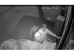 Hırsızlar Güvenlik Kameralarına Yakalandı