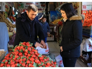 Aşeren Kadınların Eşleri Soluğu Bu Manavda Alıyor