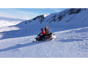 Erciyes’te Mahsur Kalan 2 Dağcıyı Jandarma Kurtardı