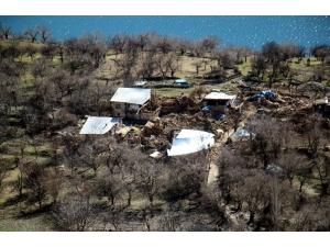 Elazığ Depreminde Bir Köydeki Evlerin Hepsinde Hasar Oluştu