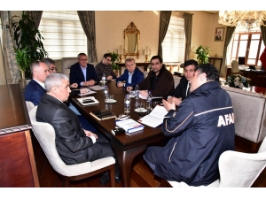 Manisa’da Depremzedelerin Yaraları Sarılacak