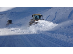 Van- Bahçesaray Yolunda Yol Genişletme Çalışmaları