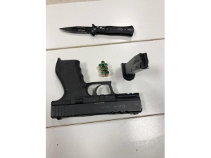 14 Yaşındaki Çocuğun Üzerinden Kurusıkı Tabanca Ve Bıçak Çıktı