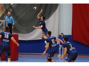 Kağıtspor Voleybol Takımı Liderlik Yarışını Sürdürüyor