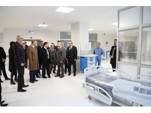 Vali Arslantaş, Hizmete Açılacak Hastanede İncelemelerde Bulundu