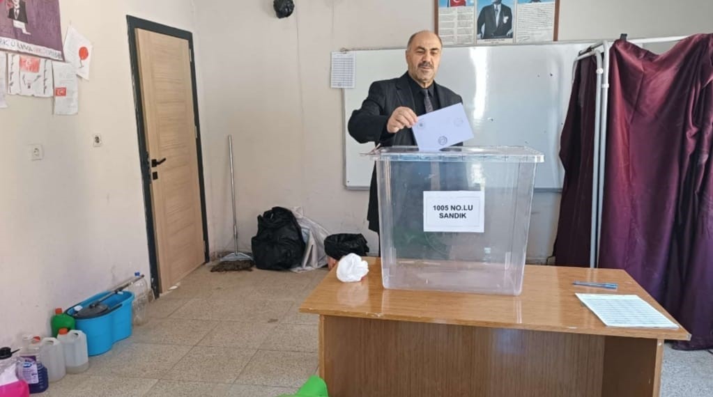 baskale-de-4-mahallede-muhtarlik-secimi-yenilendi