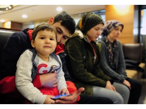 Enkaz Altında 18 Aylık Bebeğini Emzirdi