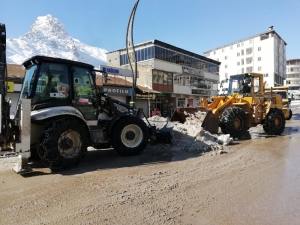 Şemdinli Belediyesinden Kar Mesaisi