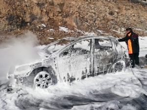 Seyir Halindeki Araç Alev Alev Yandı