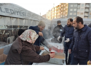 Yüreğir Belediyesinden Depremzedelere Sıcak Çorba