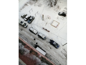 Rusya’da 17. Katta Buz Tutan Balkondan Kayarak Düşen Çocuk Öldü