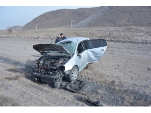 Direksiyon Hakimiyeti Kaybolan Otomobil Yoldan Çıktı: 2’si Çocuk 4 Yaralı